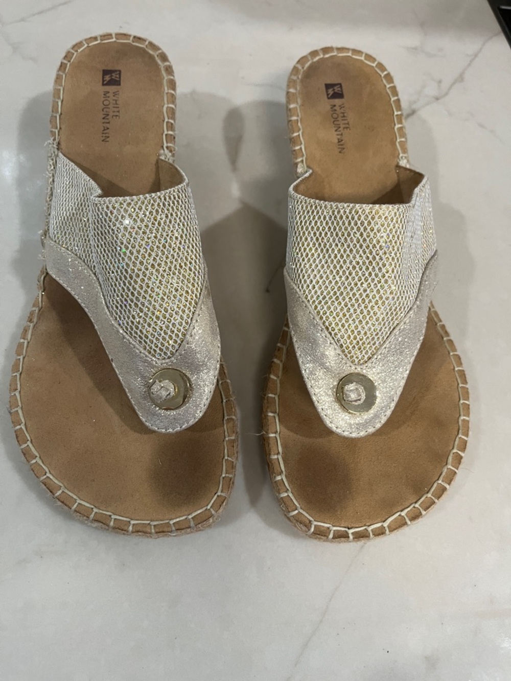 White Mountain Women's Silver
Glitter Thong Wedge Slip-On Sandals